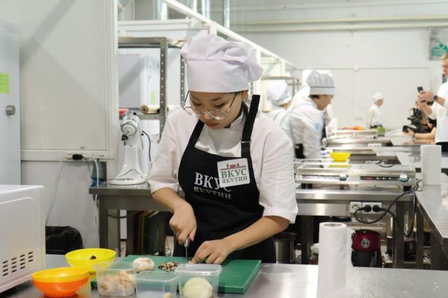 Студенты Якутии продемонстрировали кулинарное мастерство на профессиональном конкурсе