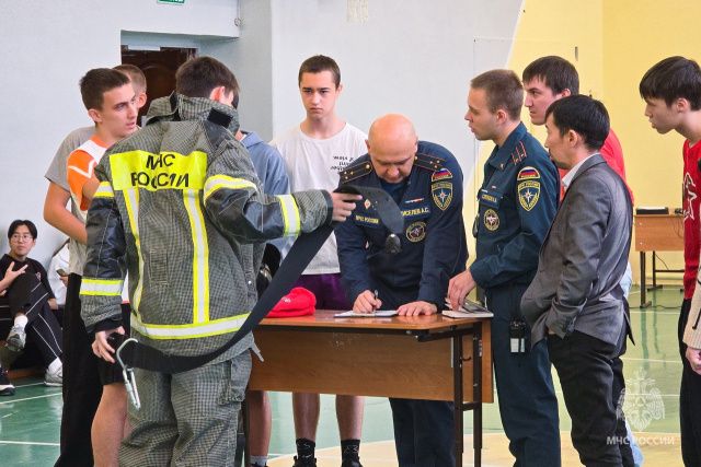 «Всегда готов!»: в Мирном прошла пожарная эстафета школьников