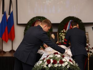 В Москве началась церемония прощания с первым президентом Якутии Михаилом Николаевым