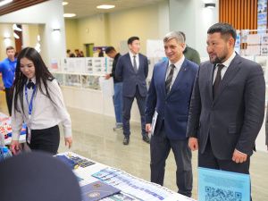 Евгению Григорьеву презентовали проекты по итогам стратегических сессий по подготовке к 400-летию Якутска