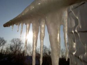 МЧС предупреждает якутян: осторожно, сосульки!
