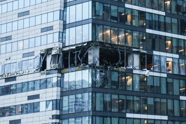 Беспилотник вновь попал в небоскреб в «Москва-Сити»