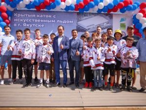 В микрорайоне Звездный установлена первая свая крытого катка с искусственным льдом