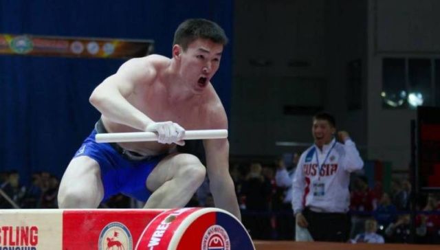 Сборная Якутии по мас-рестлингу отправится в Чебоксары на чемпионат страны