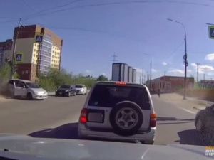 ГАИ Якутска опровергла слухи о ребёнке за рулём: в ДТП с «Toyota Wish» перепутал педали водитель