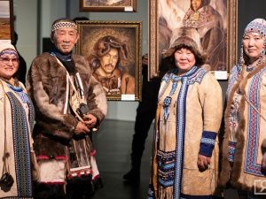 Связь с Севером и Арктикой: Екатерина Суржанинова представила пейзажи, портреты и графику