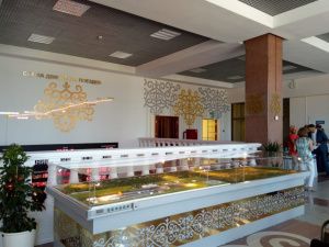 В Нижнем Бестяхе торжественно встретили первый пассажирский поезд