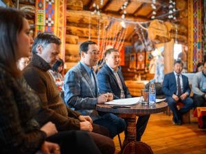 Глава Якутии провел в Оймяконе выездное совещание по развитию туризма