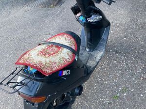 В Алданском районе мужчина опрокинулся на мопеде и был госпитализирован