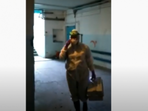 Житель Якутска угрожал пришедшему забирать анализы на коронавирус медику физической расправой