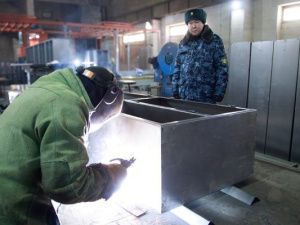 В исправительной колонии № 1 исполняется заказ на шкафы металлические четырехсекционные с электромагнитными замками 