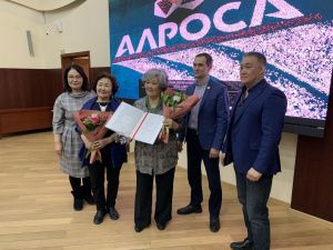 Копию алмаза весом более 75 карат имени Дмитрия Ходулова передали его дочерям