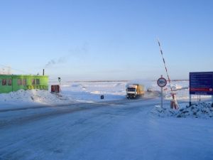 В Якутии начинается поэтапное снижение грузоподъемности на ледовых переправах