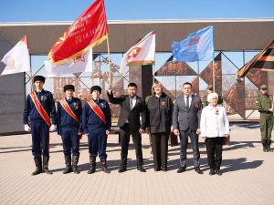 В Якутске торжественно подняли Знамя Победы