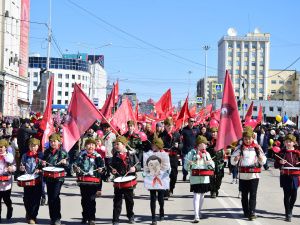 Человек труда — хозяин своей страны!