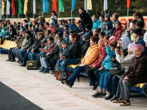 Айсен Николаев открыл новый стадион в селе Арылах Мирнинского района