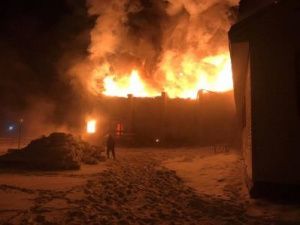 Пожар в селе Кустур Эвено-Бытантайского улуса: огонь перешел на здание школы