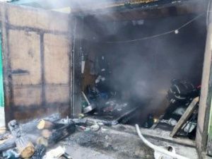 Сгорел гараж с машиной 