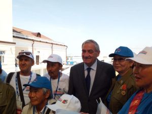 В Нижнем Бестяхе торжественно встретили первый пассажирский поезд