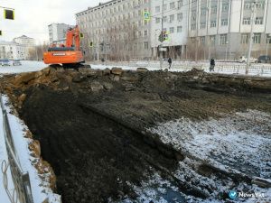 Фото дня. В Якутске на проспекте Ленина вырубили деревья