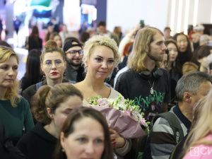 Молодая пара из Якутии сыграла свадьбу в День региона на выставке в Москве