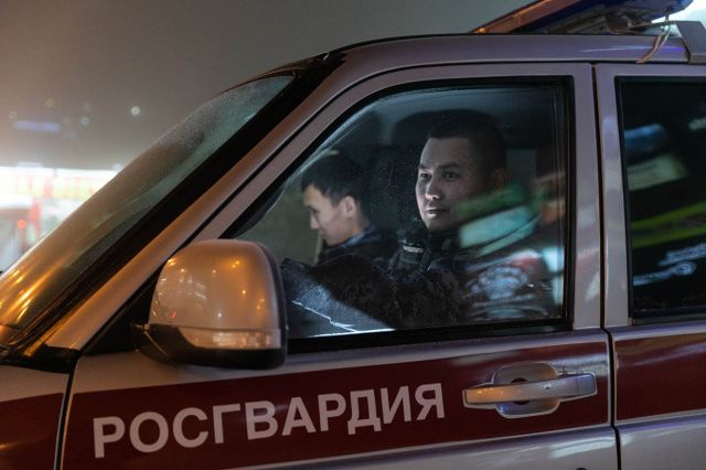 В Якутске посетители развлекательного заведения устроили драку, один из них госпитализирован