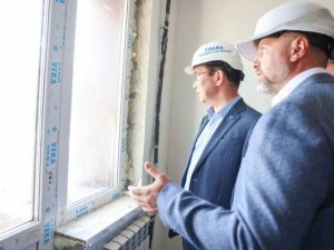 Глава Якутии проверил качество домов, строящихся по программе переселения жителей из аварийного жилья в Ленске