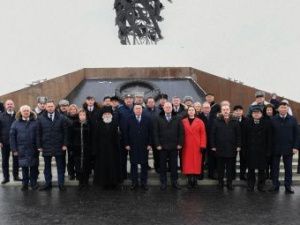 Делегация из Якутии почтила память земляков, отдавших жизнь за освобождение города Ржева от немецко-фашистских захватчиков
