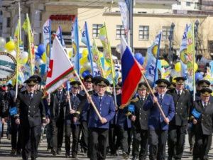 Трудовые коллективы Губинского округа вышли  на первомайскую демонстрацию