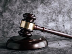 В Якутске суд назначил иностранцу 9 лет колонии «строгого режима» и штраф 6,4 млн. рублей за попытку дать взятку сотруднику ФСБ