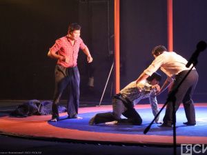 «Коркин. Клятва»: в Якутске состоялась премьера спектакля, посвящённого тренеру по вольной борьбе