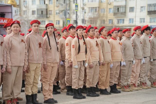Копию Знамени Победы вручили лучшему юнармейскому отряду Якутска