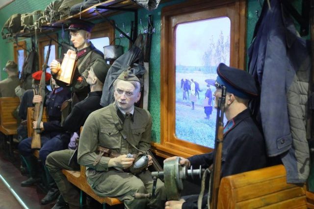 Глава Якутии поблагодарил создателей передвижного музея «Поезд Победы»