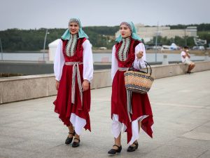 Фоторепортаж с первого дня ВЭФ-2023: улица Дальнего Востока и культурная программа