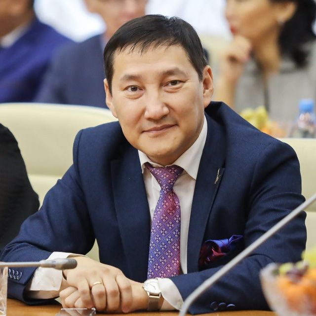 Урок честности от «придворного летописца»: Блогеры — субъективны, а мы — истина