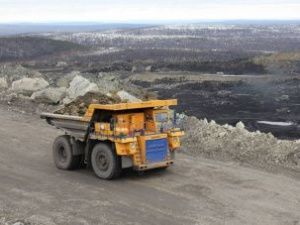 Водитель в Мирном умер за рулем во время движения. Машину, ехавшую без управления, остановил шофер БелАЗа