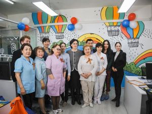 Сардана Авксентьева поздравила жителей дома-интерната для престарелых и инвалидов 