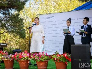 Учеников и студентов Высшей школы музыки поздравили в День знаний