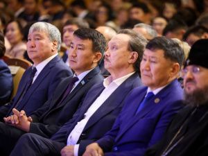 Глава Якутии предложил повысить зарплату молодым педагогам