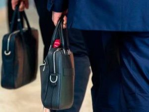 В Намском улусе чиновник обматерил коллегу. Она обратилась в прокуратуру