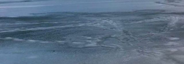 В 203-м микрорайоне под лед провалился мужчина