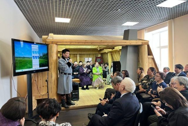 В СВФУ презентовали приложение с записями исполнения олонхо именитых сказителей «Ноо!»