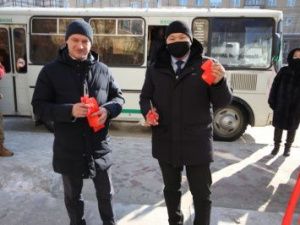В Якутске состоялось торжественное открытие первых муниципальных теплых автобусных остановок