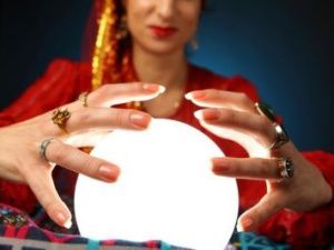 Псевдогадалка "очистила ауру" жительнице Якутии и ее родне на 220 тысяч рублей