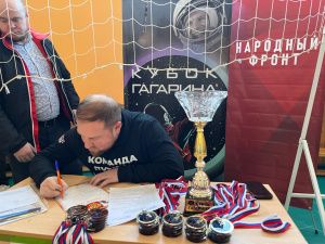 В Якутске прошли первые соревнования среди школьников по сахаваболу на Кубок Гагарина