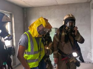 В Якутске пожарные отработали тушение пожара в 16-этажном доме: спасли «пострадавших» и проверили готовность к ЧС