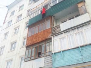 МВД: девушка, пытавшаяся спуститься с балкона по простыне, была пьяна