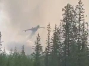 Дополнительная авиация и силы будут направлены на тушение лесных пожаров вблизи пяти населённых пунктов