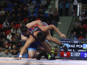 Тринадцать борцов из Якутии прорвались в полуфинал Коркинского турнира