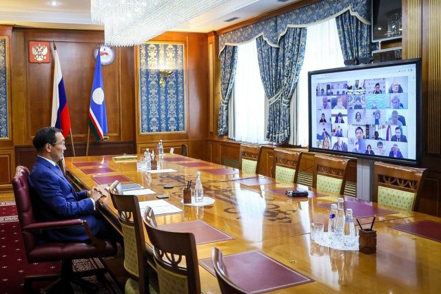 Айсен Николаев поручил рассмотреть возможность установления налоговых льгот для предпринимателей и в 2023 году